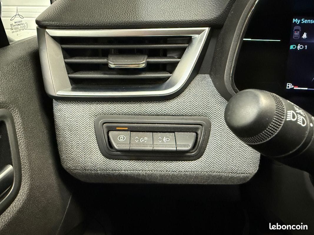 Renault Clio 1.0 TCe 90ch Techno — photo 19