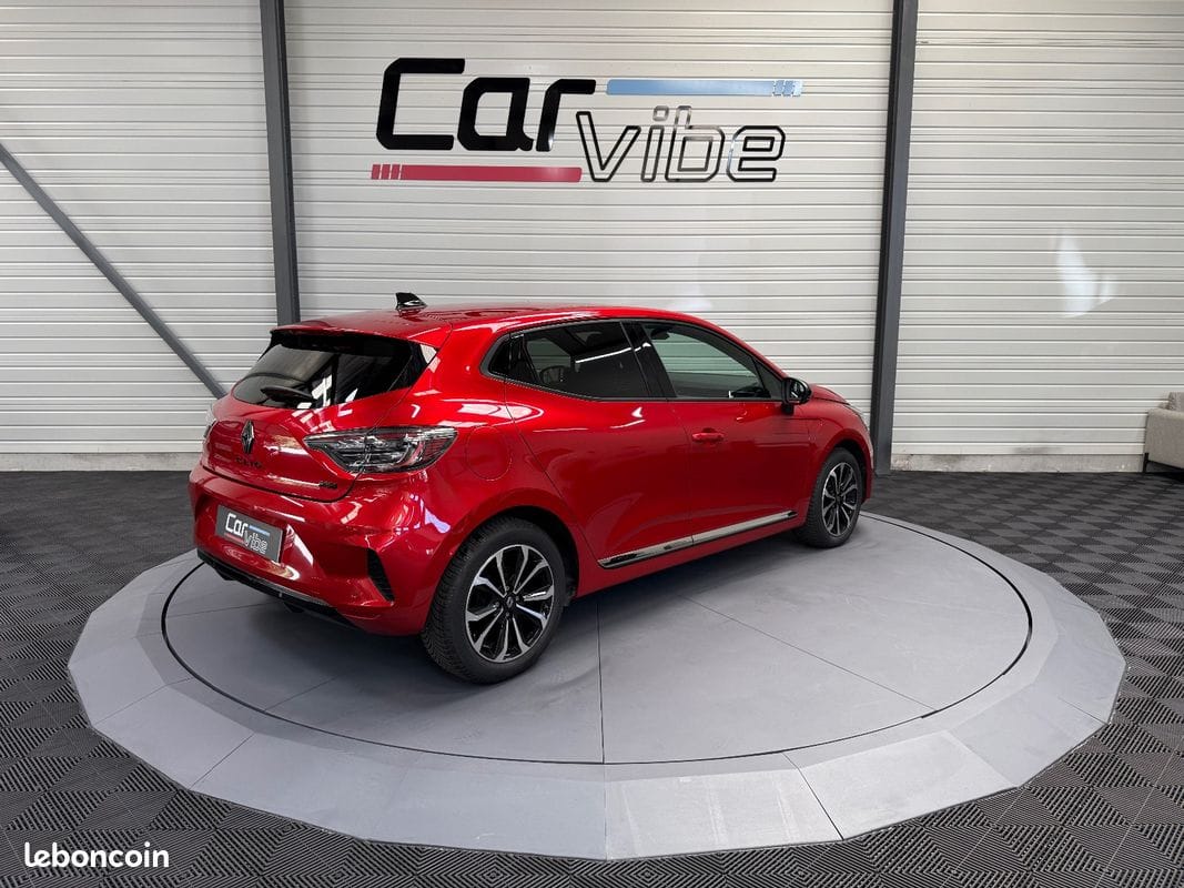 Renault Clio 1.6 E-Tech 145ch full hybrid Techno — photo 3