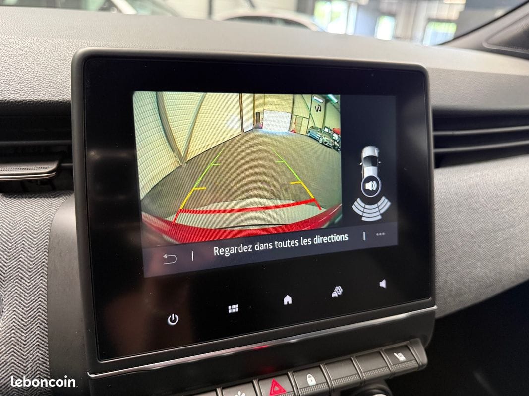 Renault Clio 1.6 E-Tech 145ch full hybrid Techno — photo 16
