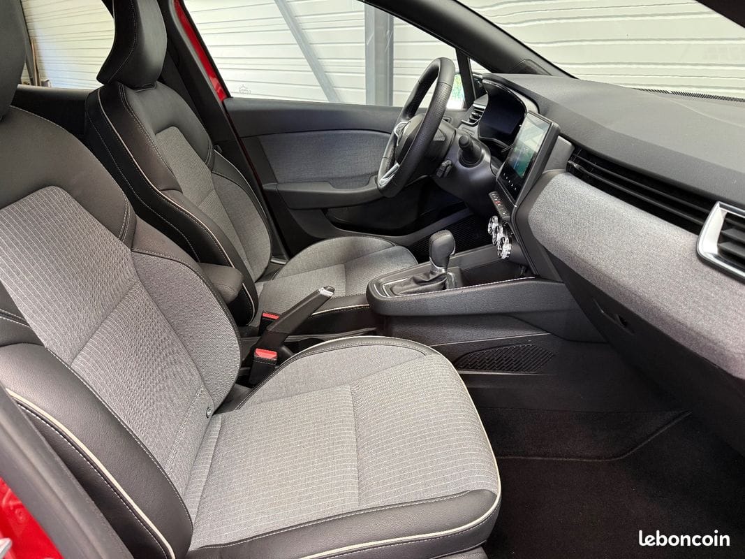 Renault Clio 1.6 E-Tech 145ch full hybrid Techno — photo 14