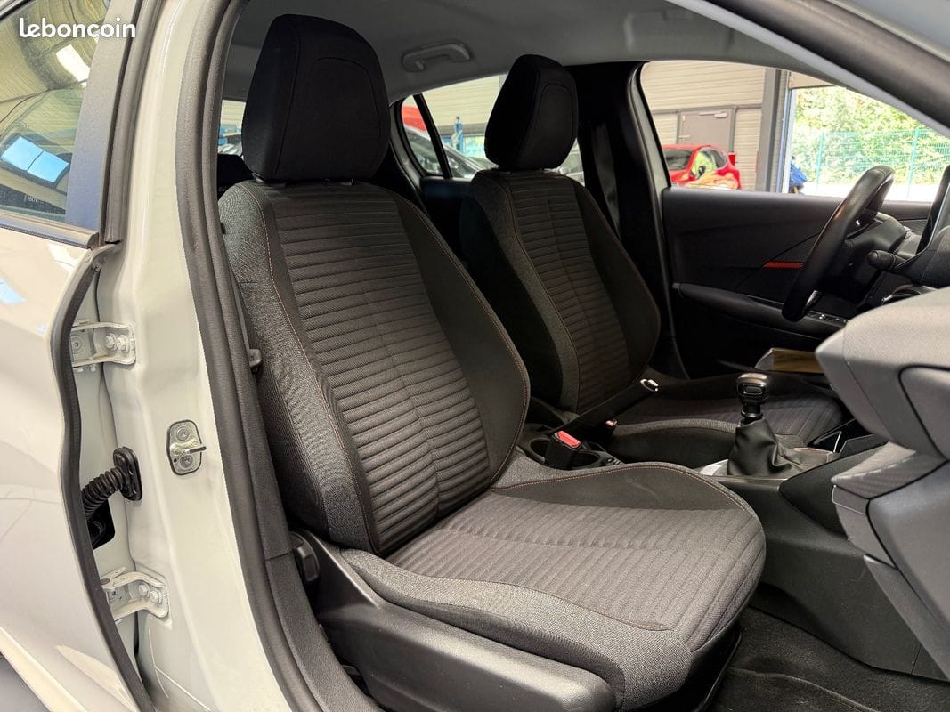 Peugeot 208 Business R 1.2 PureTech 100 S&S Active — photo 17