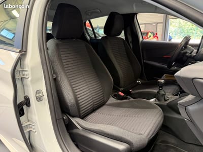 Peugeot 208 Business R 1.2 PureTech 100 S&S Active — photo 17