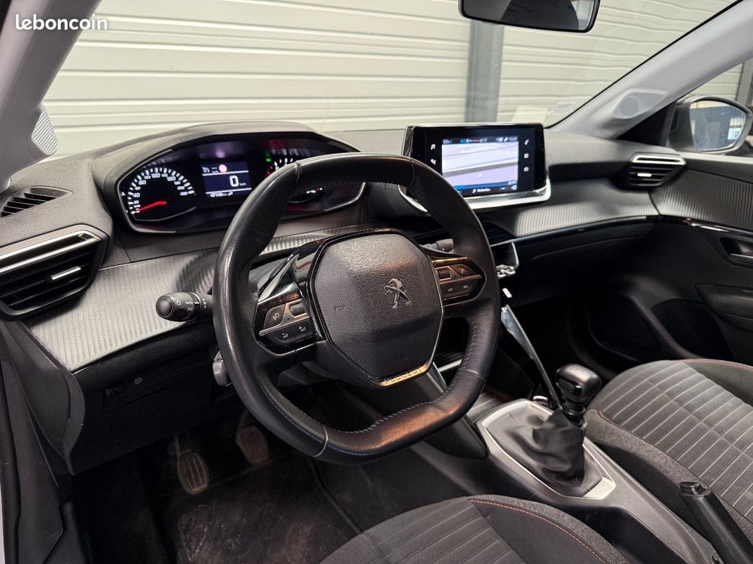 Peugeot 208 Business R 1.2 PureTech 100 S&S Active — photo 10