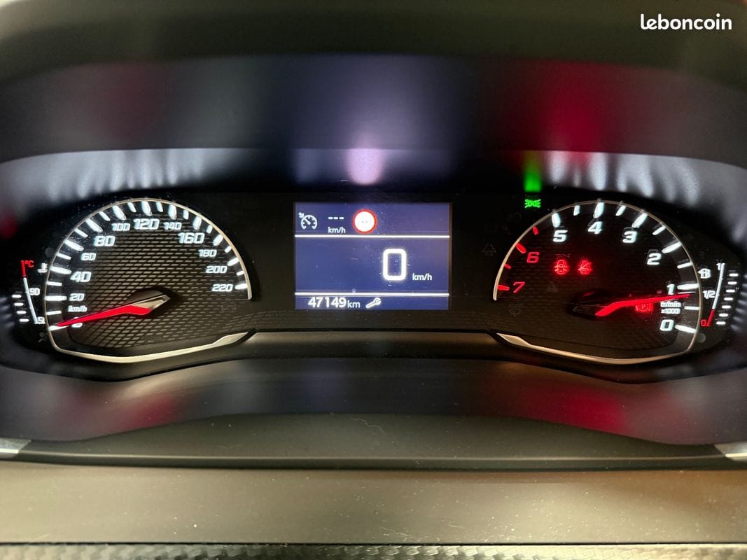 Peugeot 208 Business R 1.2 PureTech 100 S&S Active — photo 12