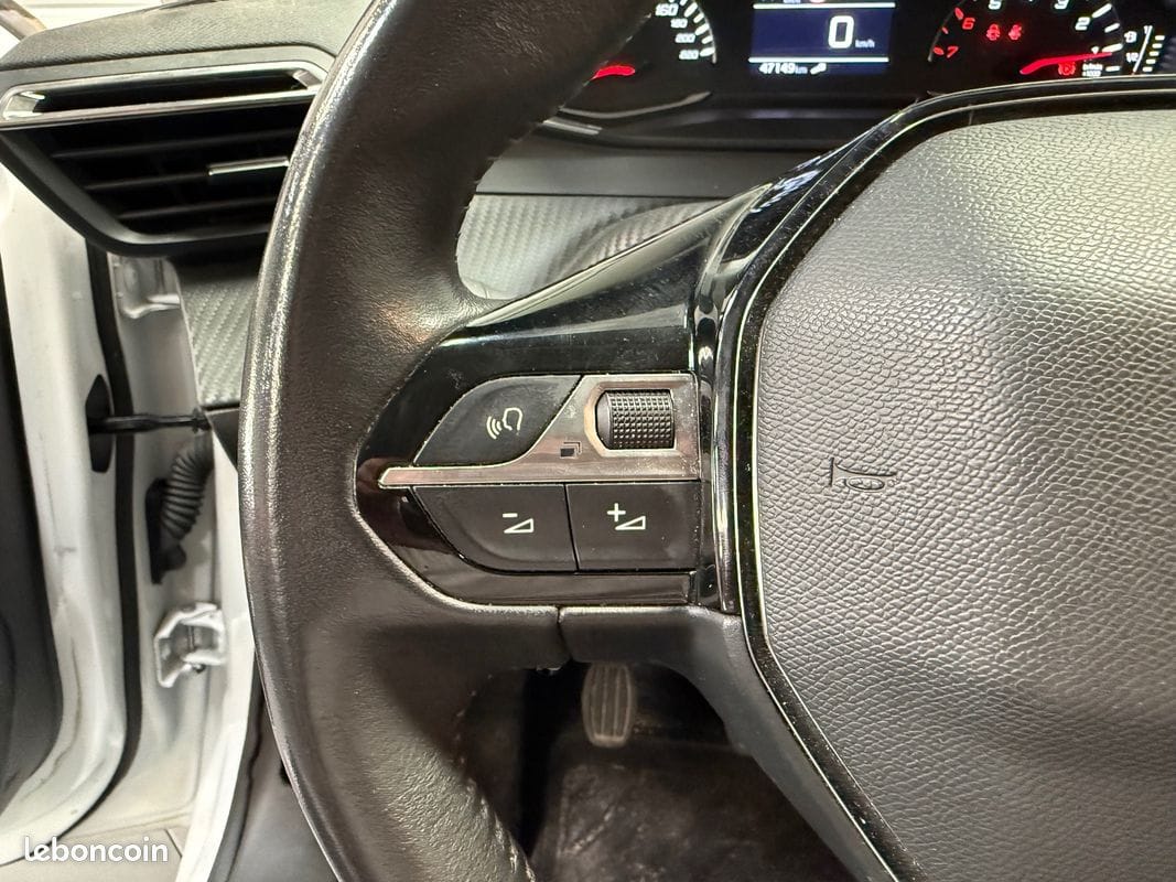 Peugeot 208 Business R 1.2 PureTech 100 S&S Active — photo 13