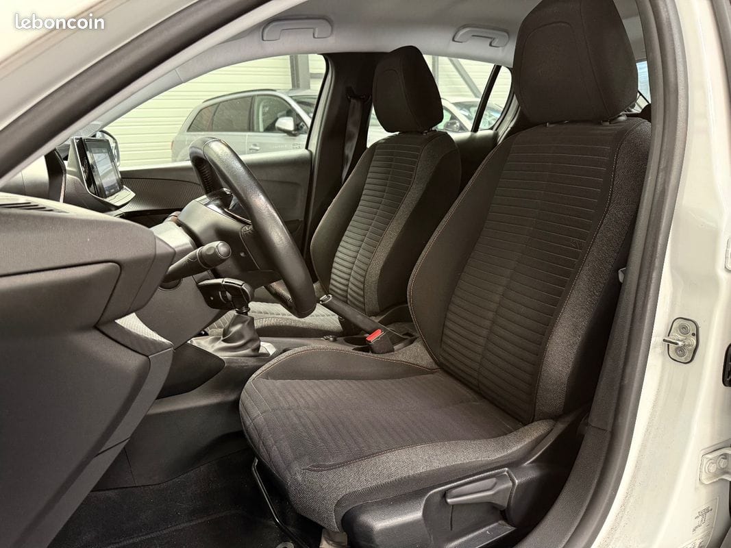 Peugeot 208 Business R 1.2 PureTech 100 S&S Active — photo 15
