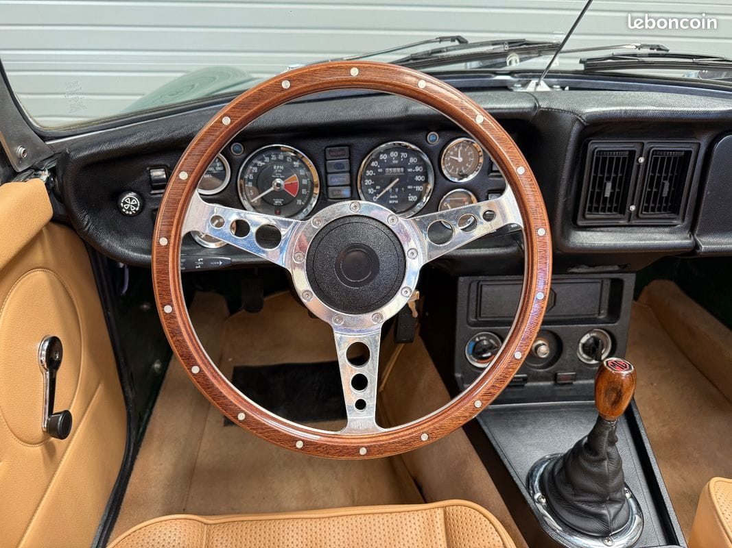 MG MGB GT — photo 14