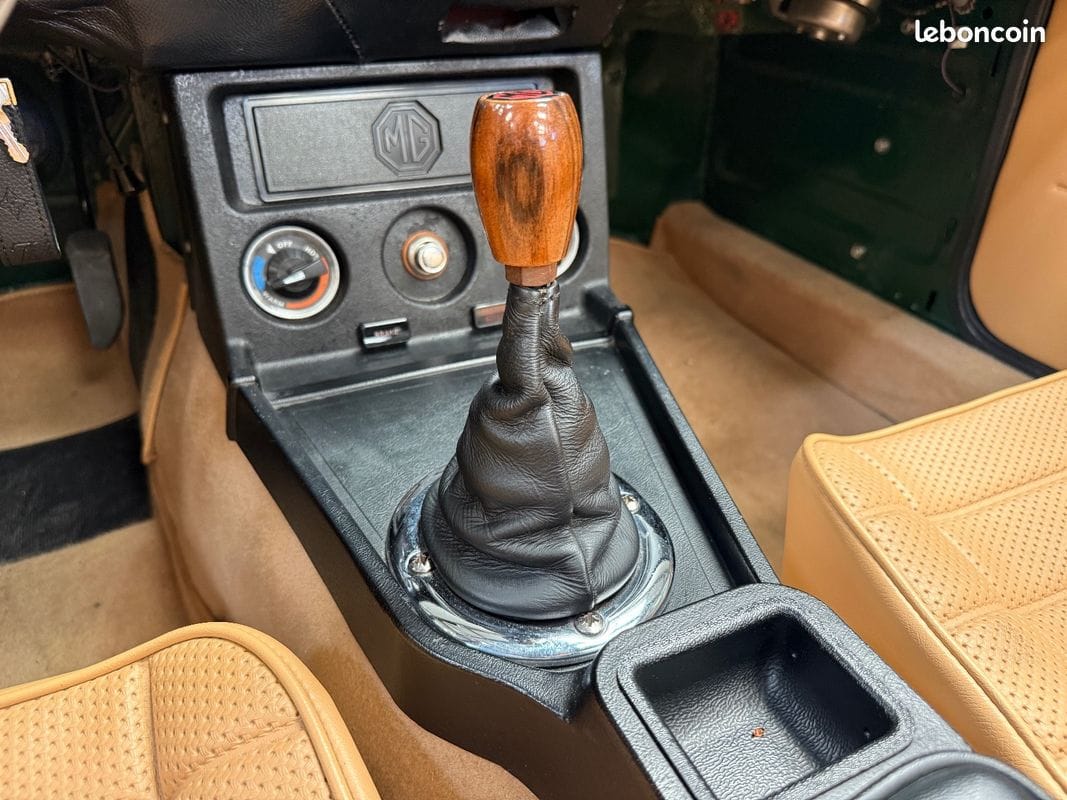 MG MGB GT — photo 21