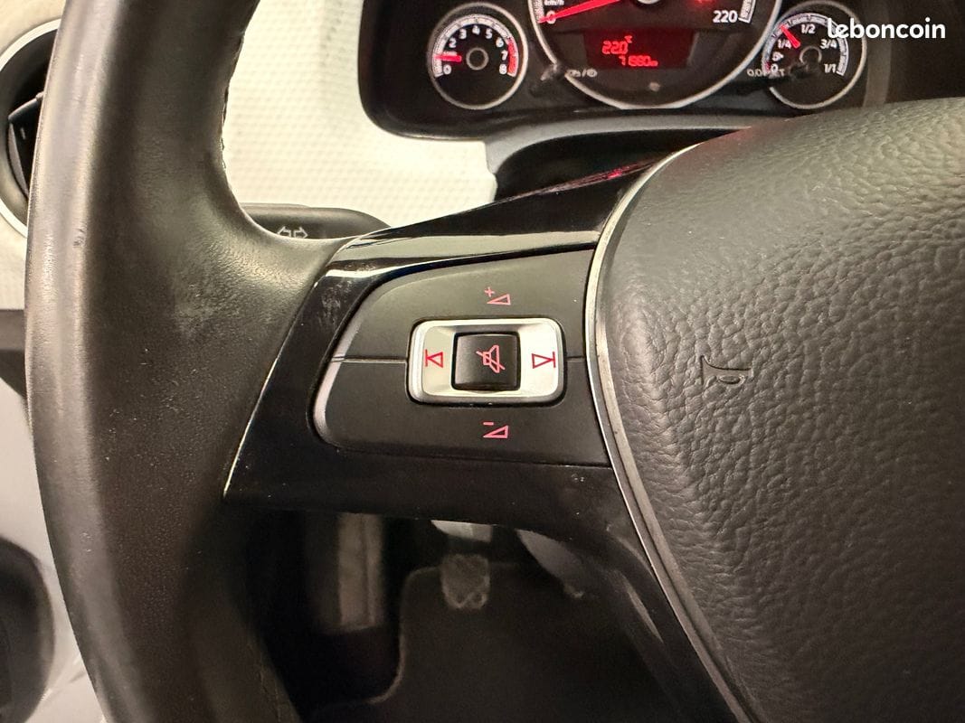 Volkswagen up! 1.0 75 ch Move up! — photo 17