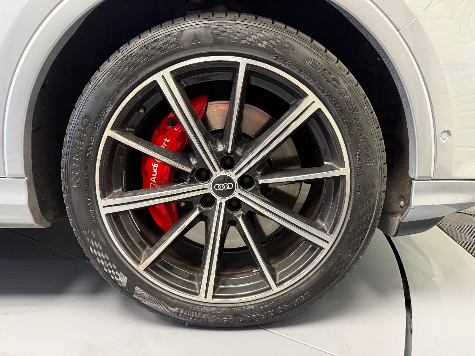 Audi Q7 Avus Extended — photo 32