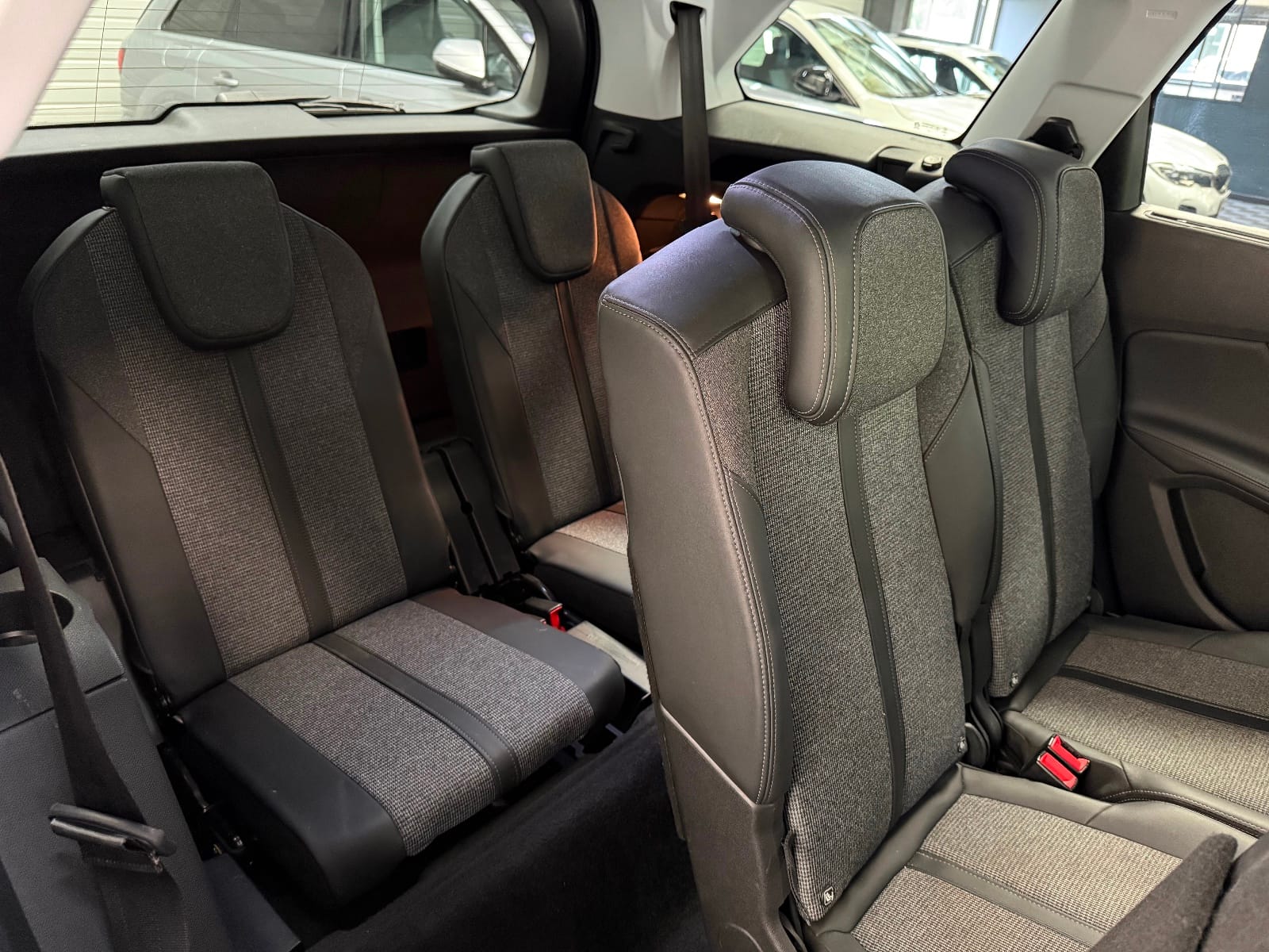 Peugeot 5008 Allure — photo 11