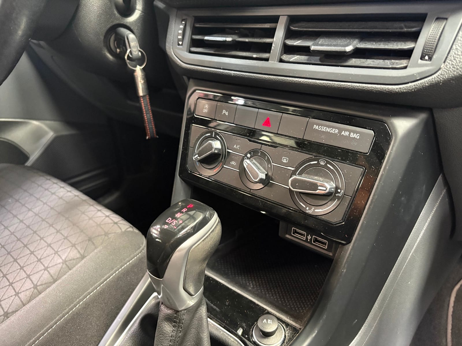 Volkswagen T-cross Lounge Business — photo 21