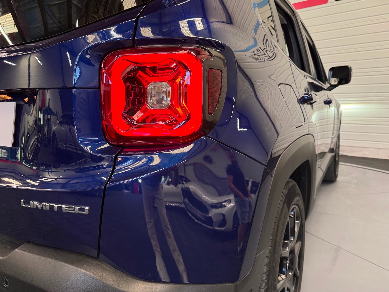 Jeep Renegade Limited — photo 24