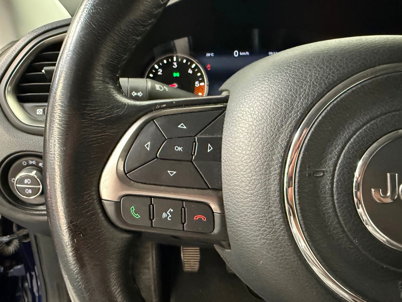 Jeep Renegade Limited — photo 16