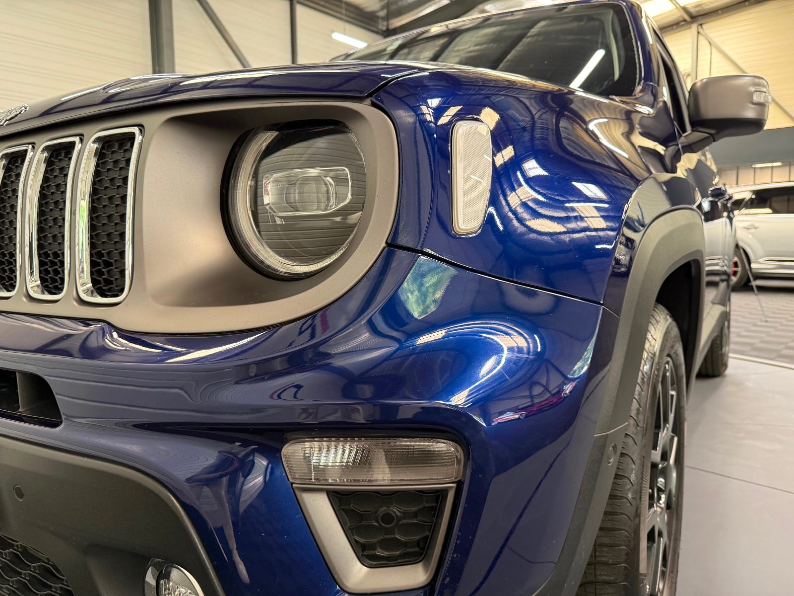 Jeep Renegade Limited — photo 25