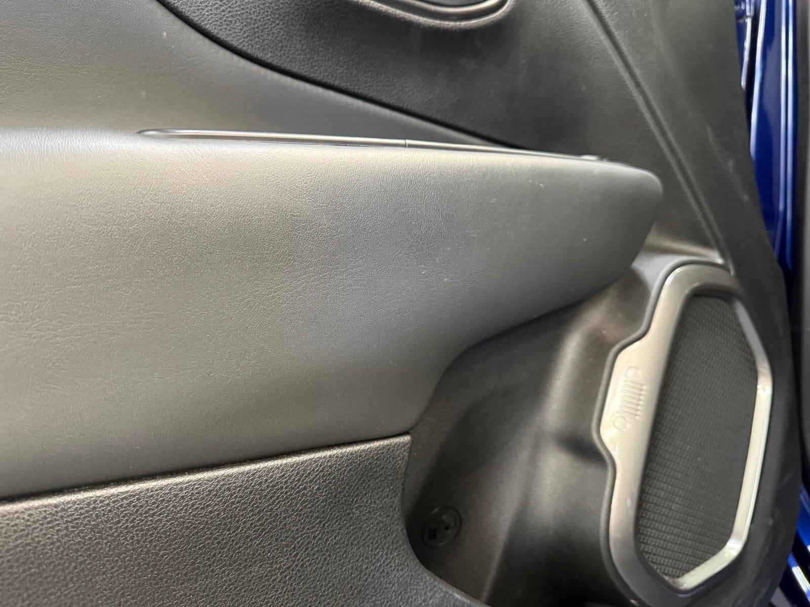 Jeep Renegade Limited — photo 22
