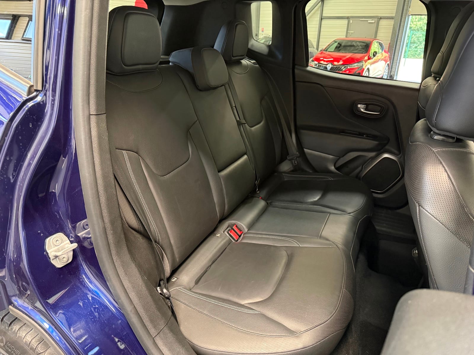 Jeep Renegade Limited — photo 14