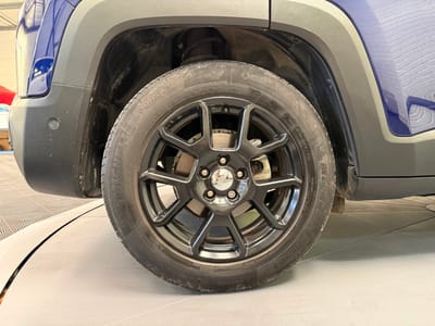 Jeep Renegade Limited — photo 29