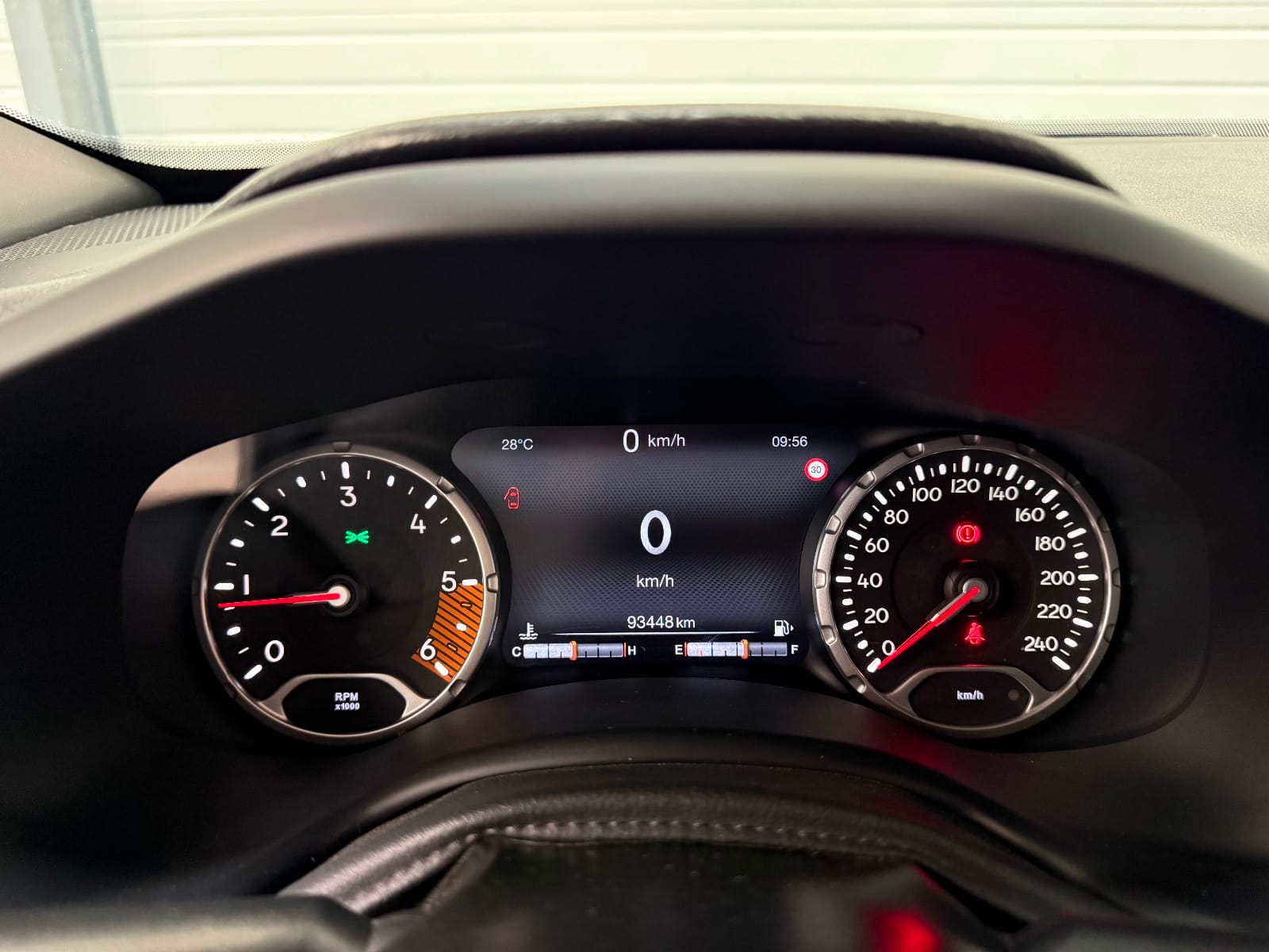 Jeep Renegade Limited — photo 18