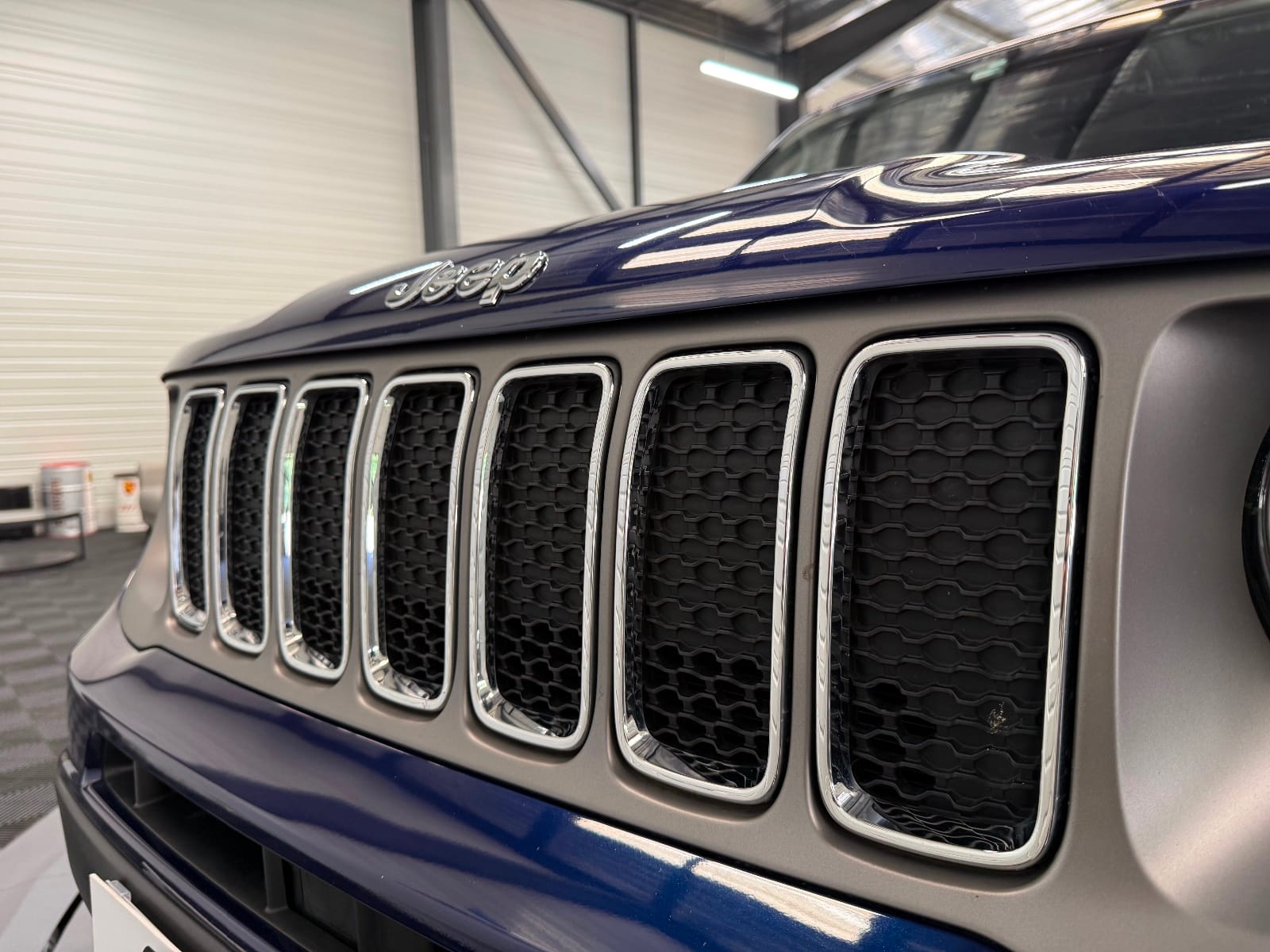 Jeep Renegade Limited — photo 23