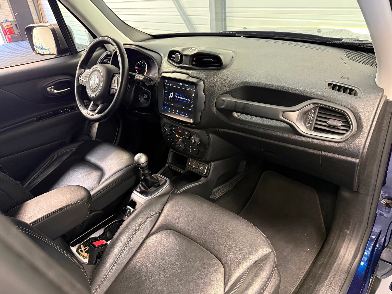 Jeep Renegade Limited — photo 12