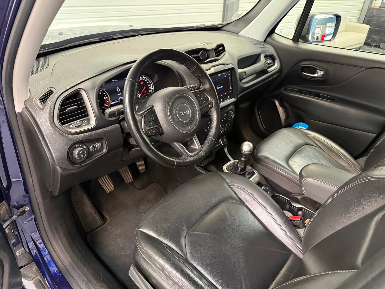 Jeep Renegade Limited — photo 10