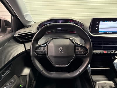 Peugeot 208 Active Pack — photo 11