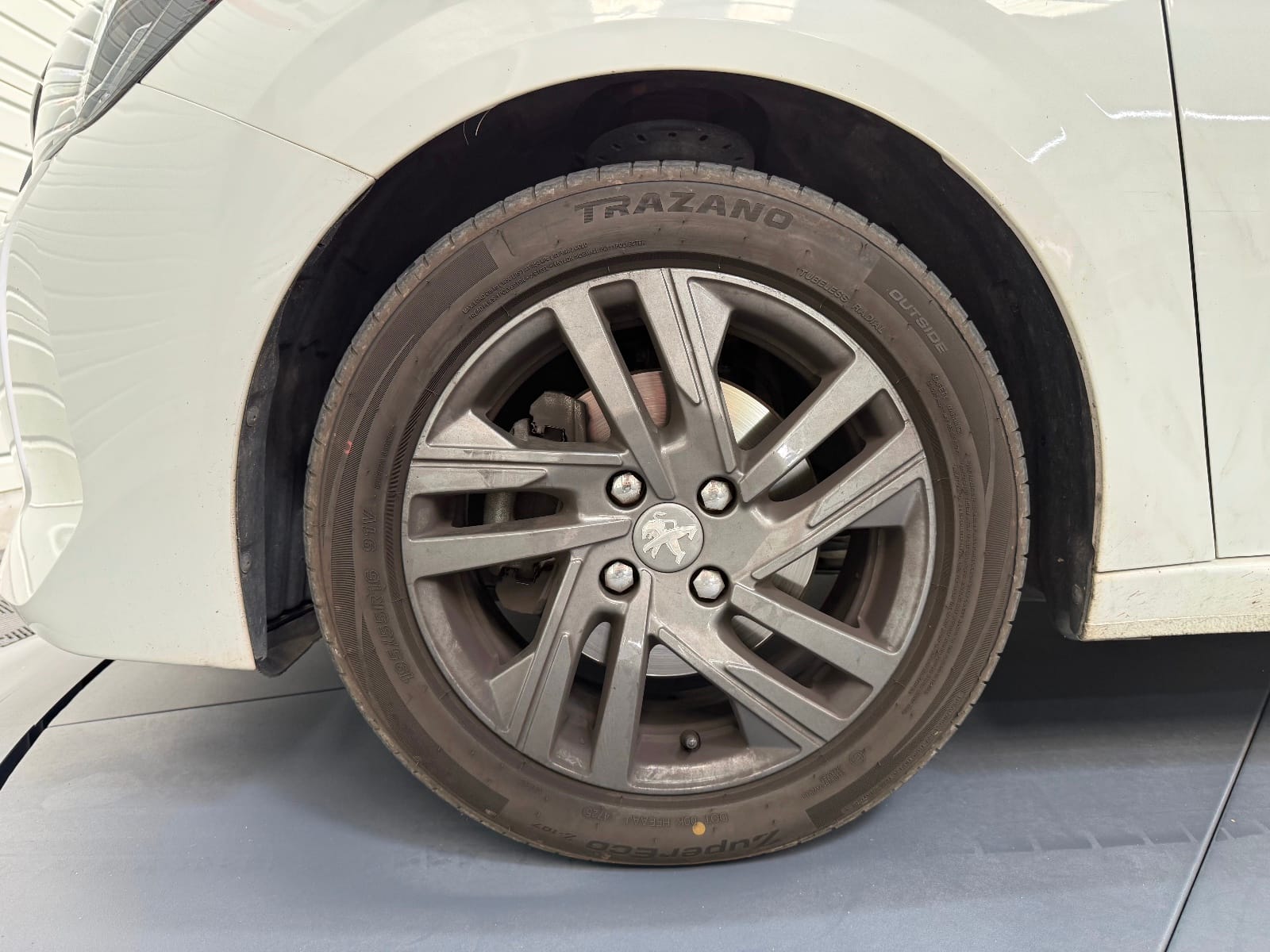 Peugeot 208 Active Pack — photo 27
