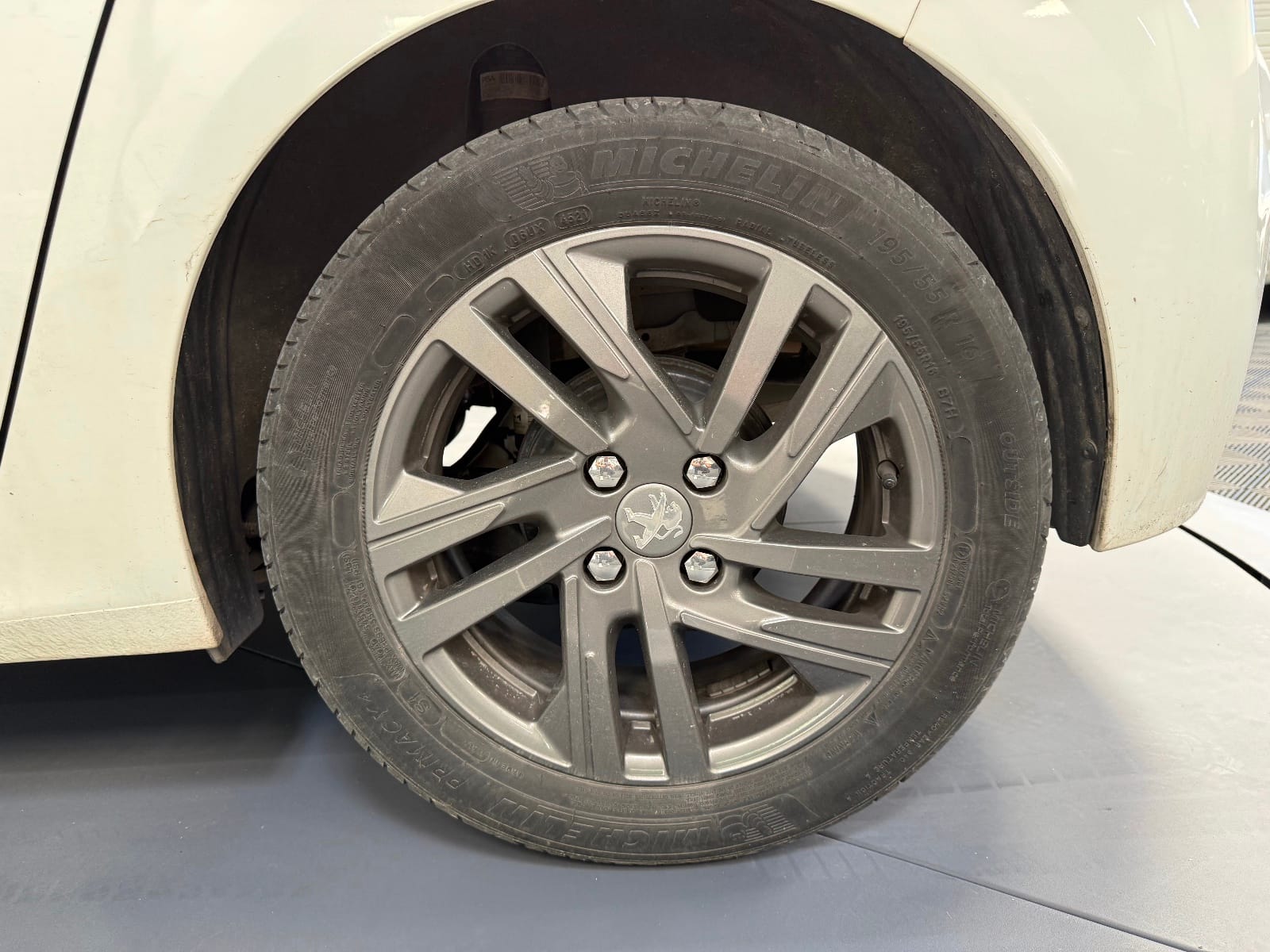 Peugeot 208 Active Pack — photo 30