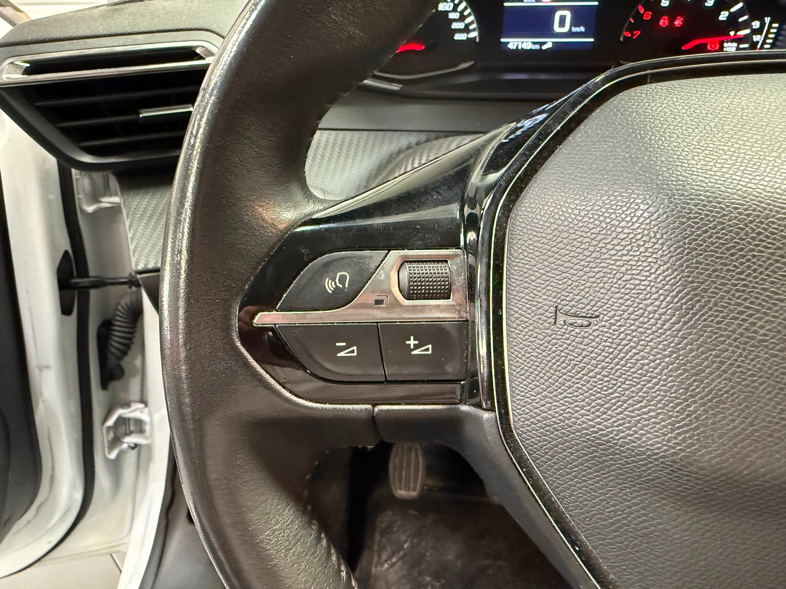 Peugeot 208 Active Pack — photo 13