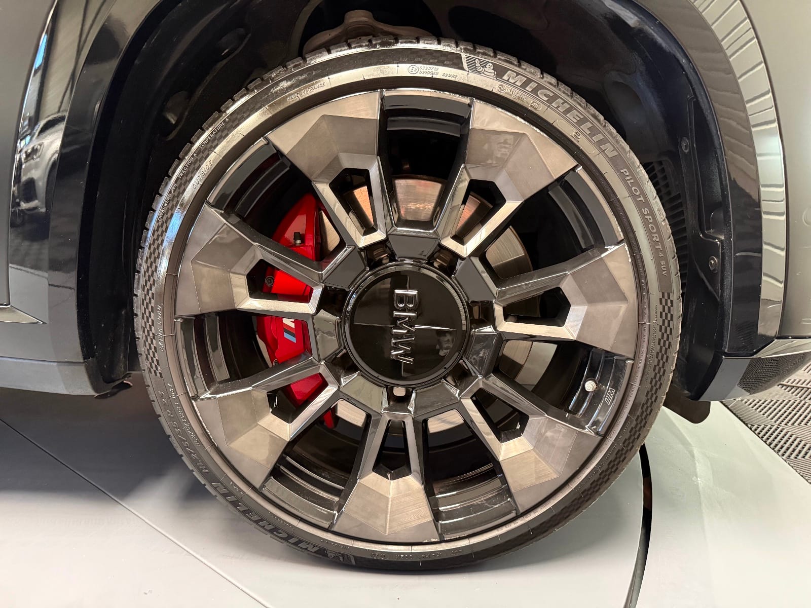 BMW XM G09 — photo 32