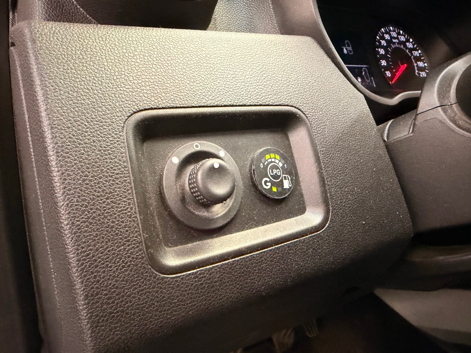 Dacia Duster Prestige — photo 18