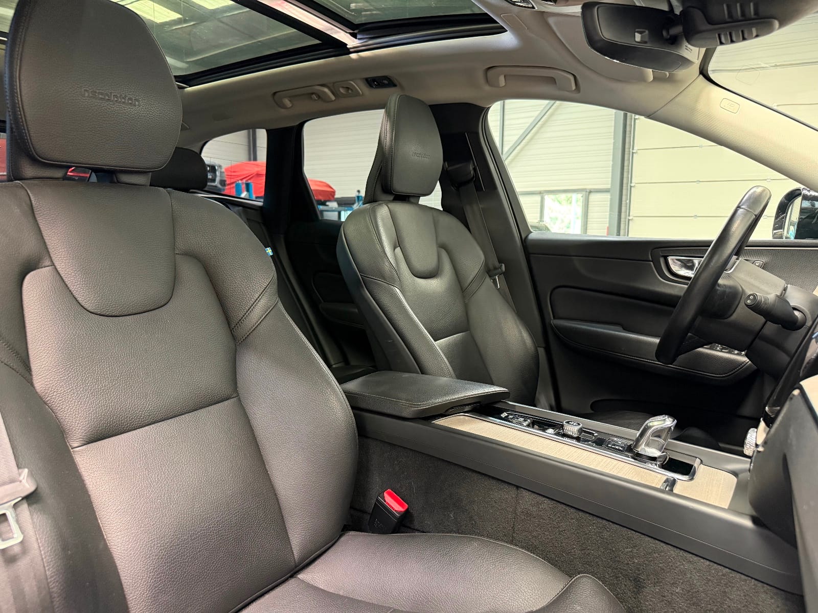 Volvo XC60 Inscription Luxe — photo 17