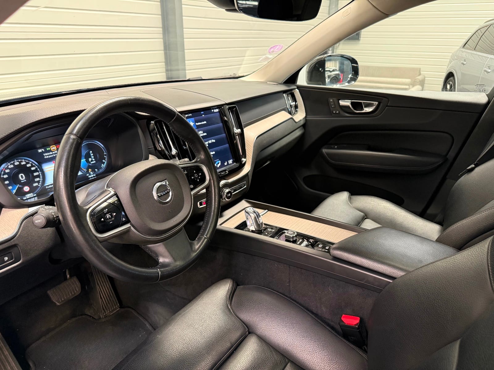 Volvo XC60 Inscription Luxe — photo 10