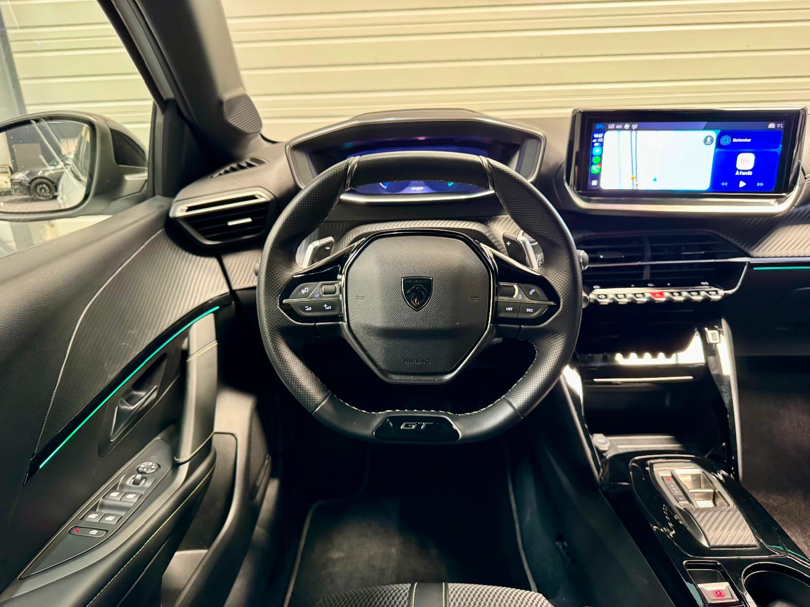 Peugeot 208 GT — photo 12