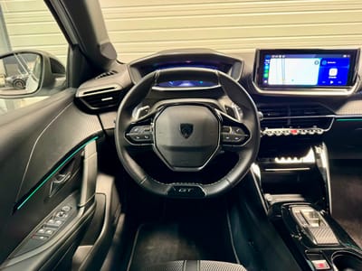 Peugeot 208 GT — photo 12