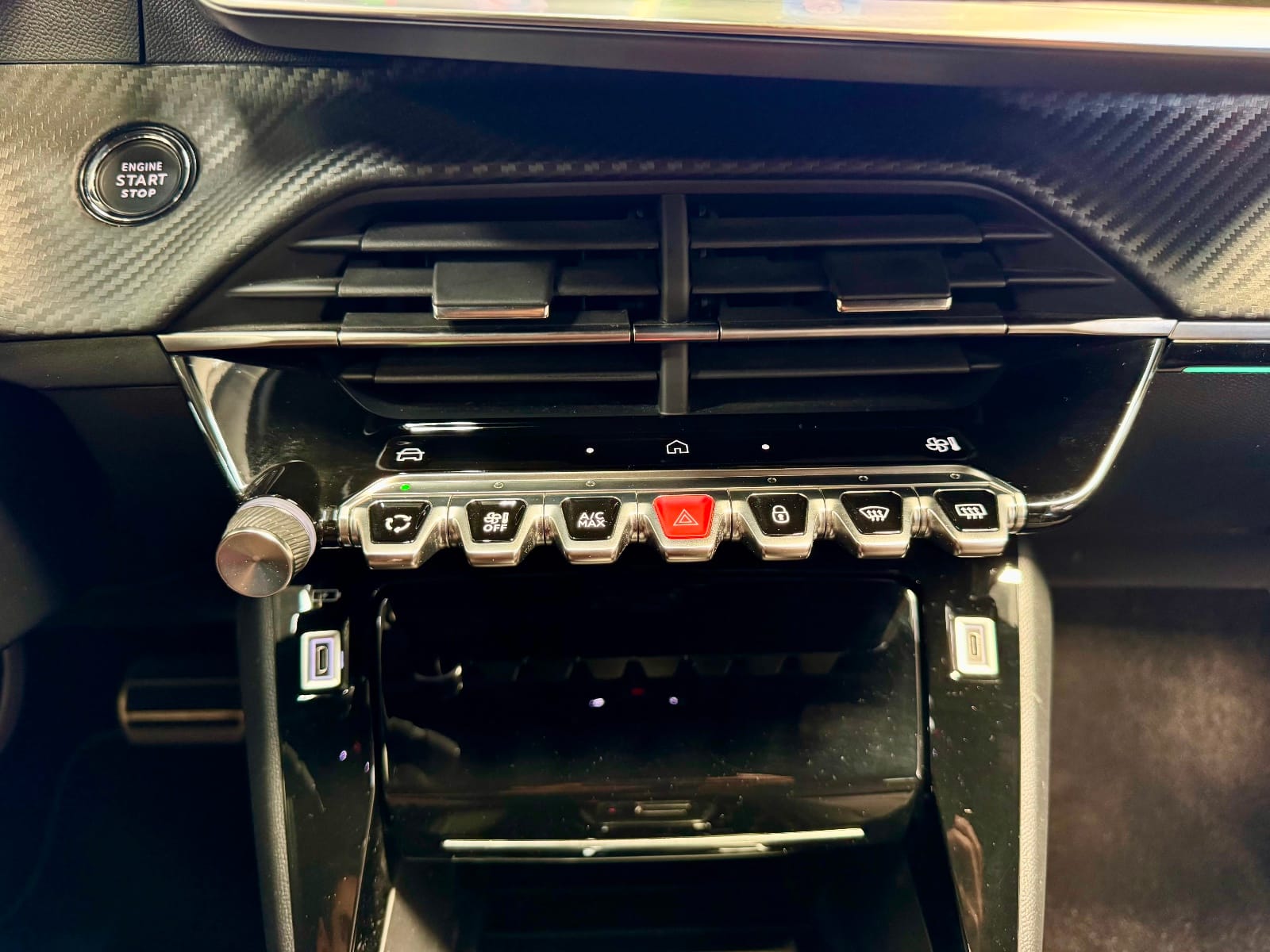 Peugeot 208 GT — photo 17