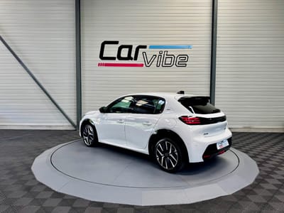 Peugeot 208 GT — photo 8