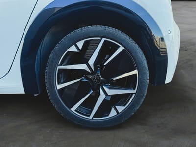 Peugeot 208 GT — photo 19