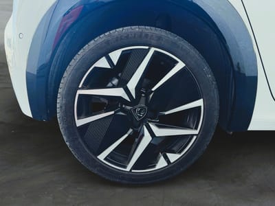 Peugeot 208 GT — photo 18
