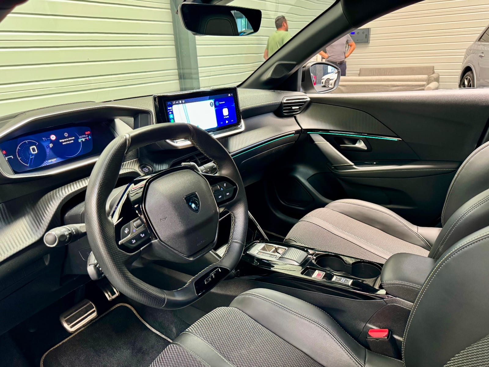 Peugeot 208 GT — photo 14