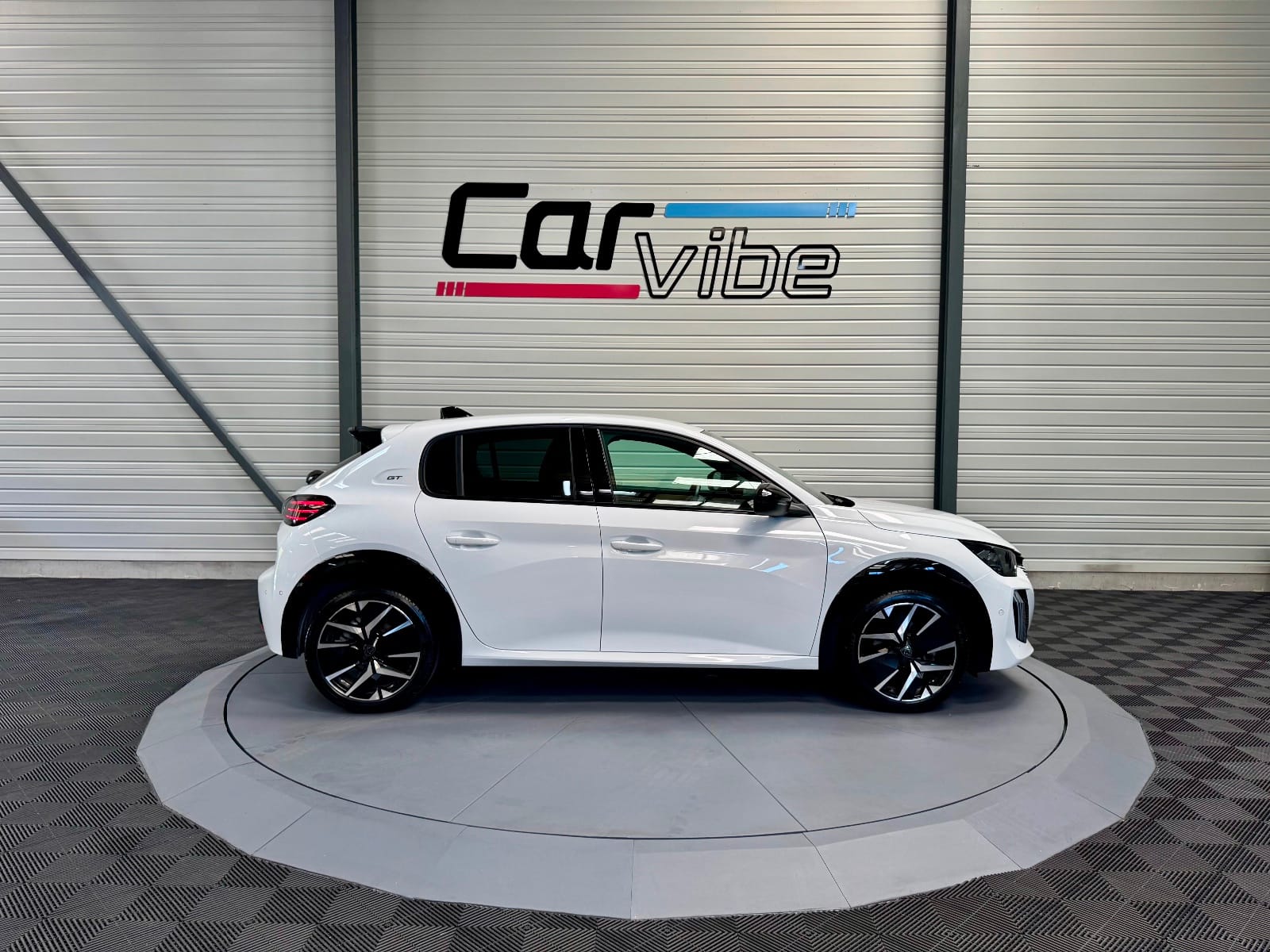Peugeot 208 GT — photo 4