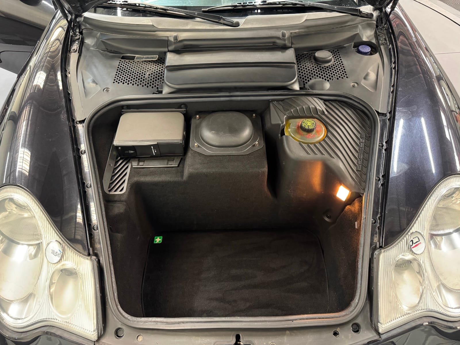 Porsche 911 Carrera 4 Coupe 996 Tiptronic S — photo 20