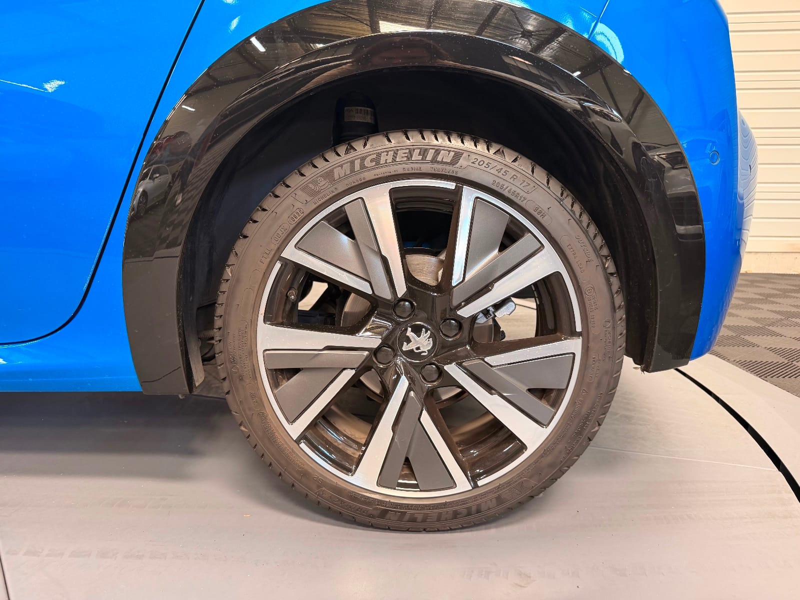 Peugeot 208 GT — photo 24