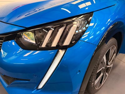 Peugeot 208 GT — photo 22