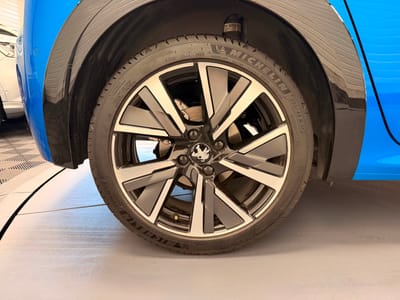 Peugeot 208 GT — photo 25