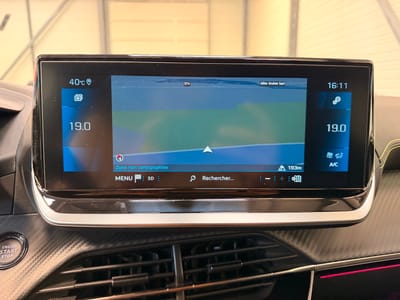Peugeot 208 GT — photo 13