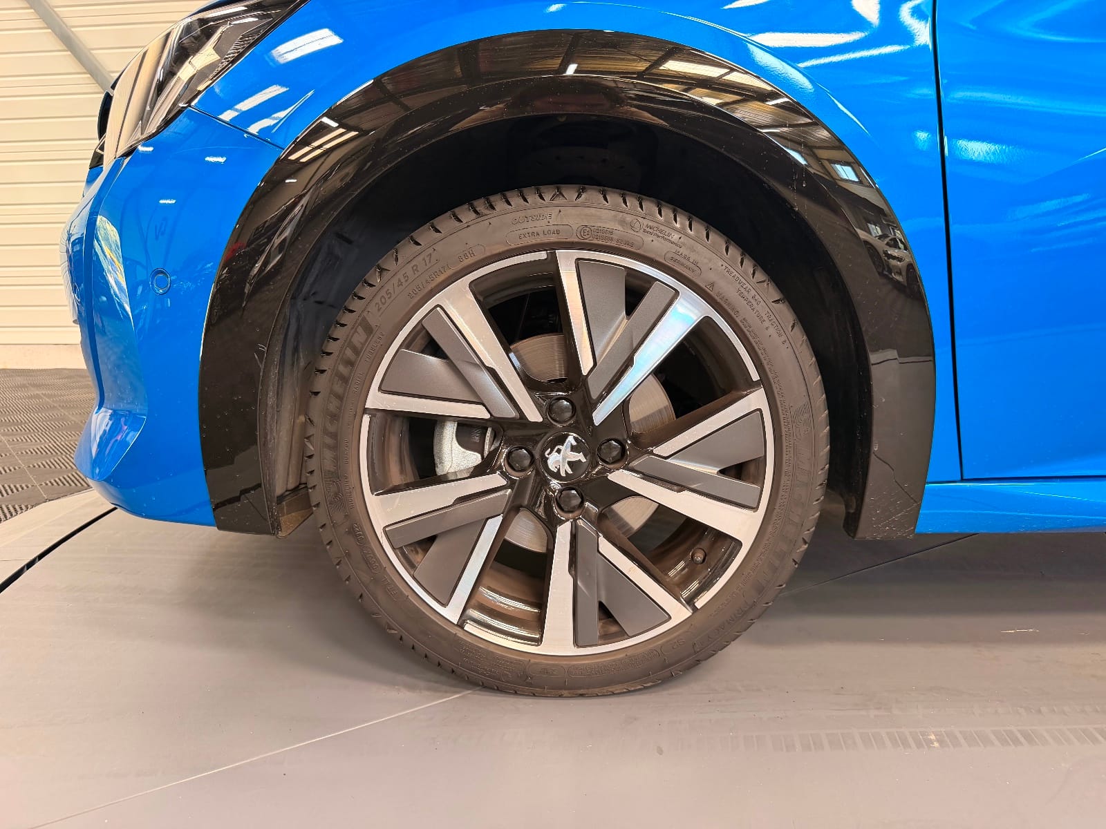 Peugeot 208 GT — photo 23