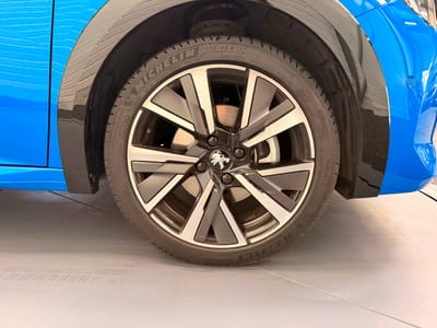 Peugeot 208 GT — photo 26