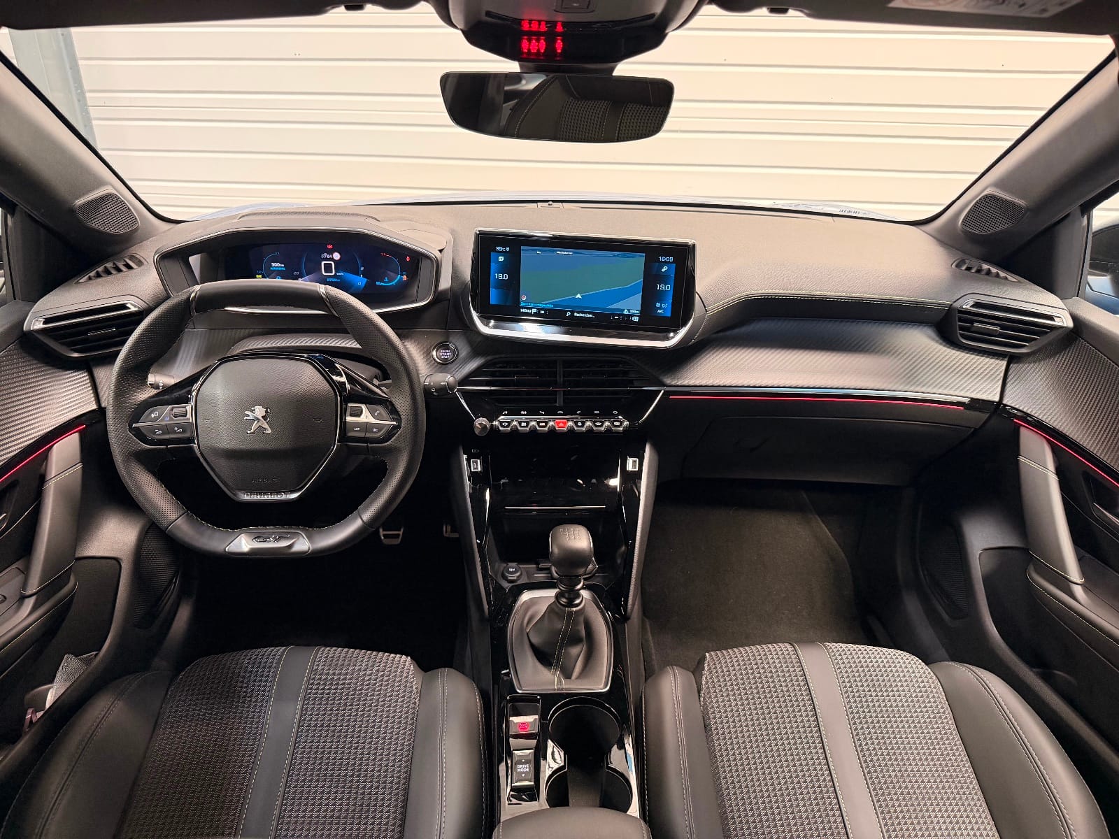 Peugeot 208 GT — photo 2